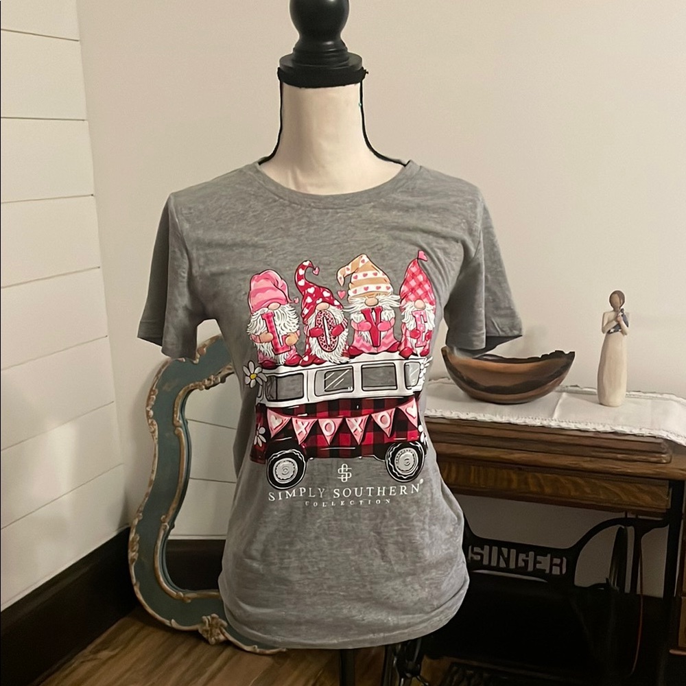 Simply Southern Gray T-Shirt with Pink Gnome Design